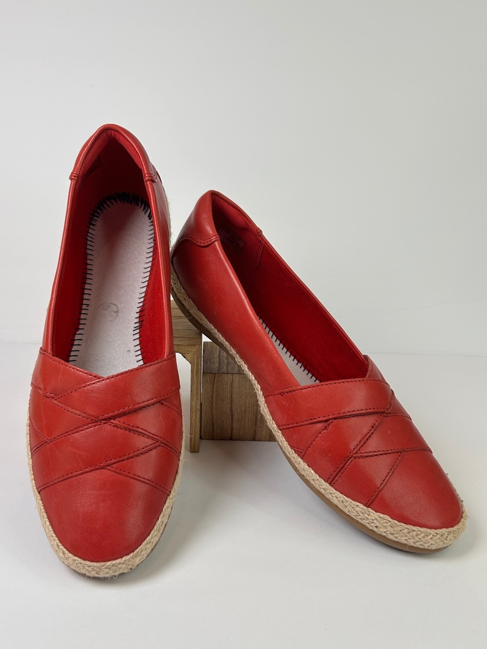 Clarks Red Leather Espadrille Ballet Flats Women’s Size 9